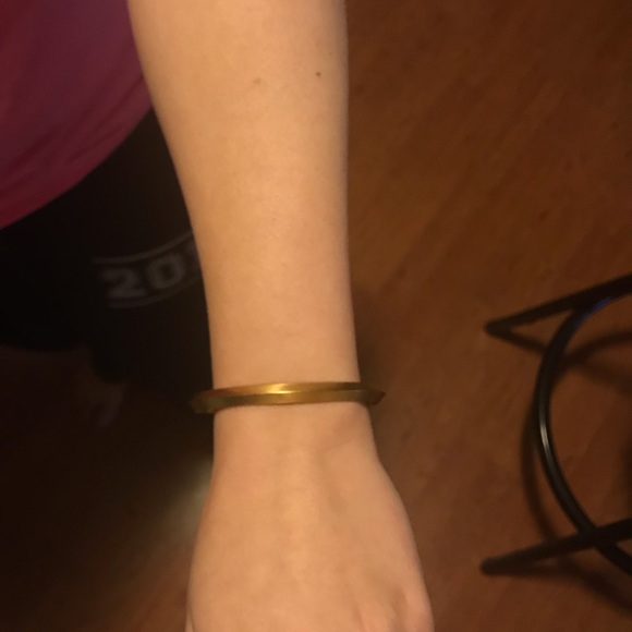 Gold bangle - Picture 3 of 4